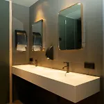 The Elephant بيت شباب *