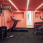 بيت شباب The Elephant *