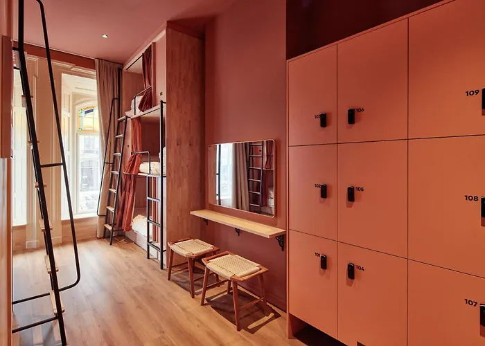 Hostel The Elephant *