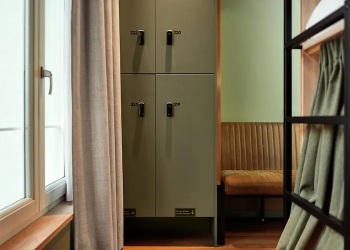 بيت شباب The Elephant