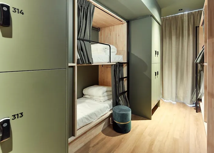 بيت شباب The Elephant *