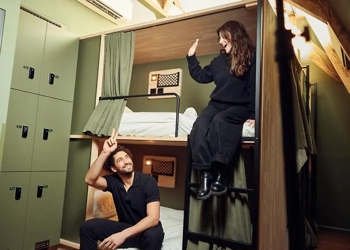 بيت شباب The Elephant